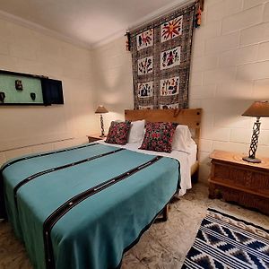 Yellow House Hostel B&B